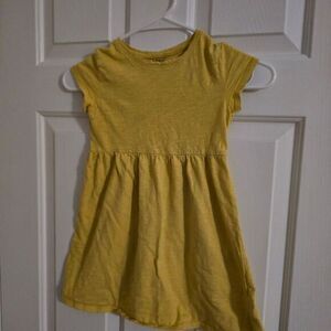 Old Navy Yellow Short Sleeve Dress‎ Size 5T Knee Length Knit Dress